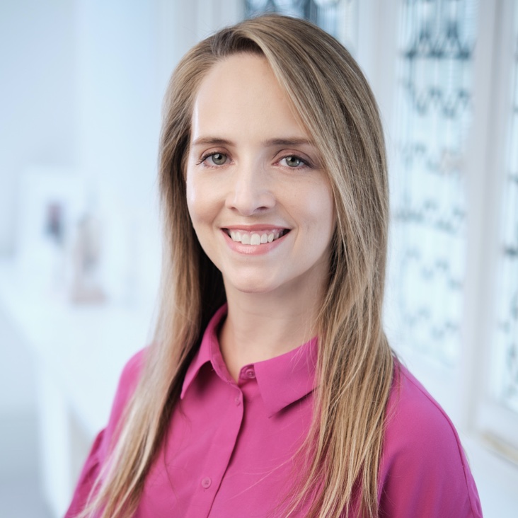 ZOË PASSAM <span style="font-size:10px">BA (Hons) MIT FRSPH</span> Team5-762